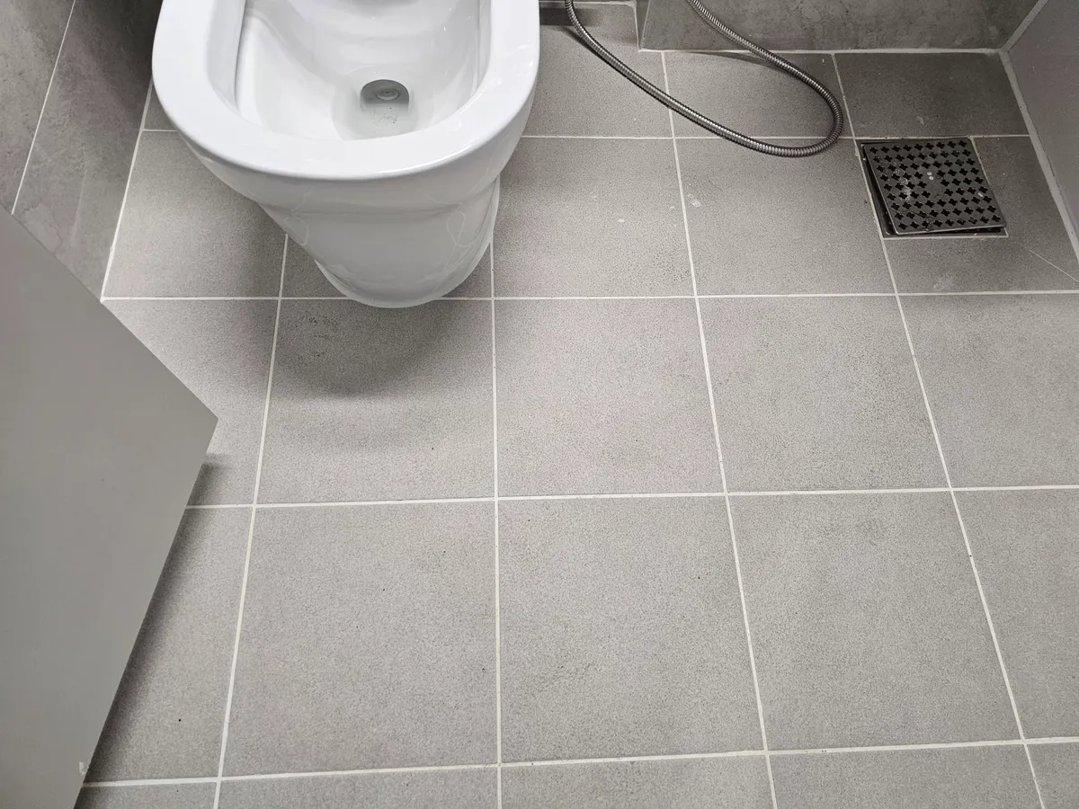 중구 청구 현대 줄눈시공 시공 전 - 중구 청구 현대 화장실 줄눈시공